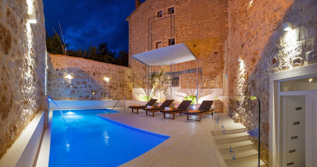 Villa Majestic With Heated Pool And Rooftop Terrace Бол Номер фото