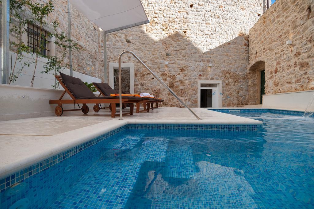 Villa Majestic With Heated Pool And Rooftop Terrace Бол Номер фото